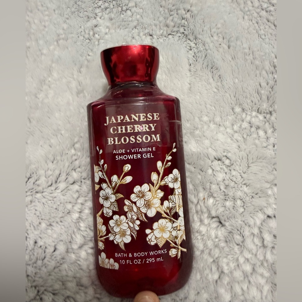 Bath & Body Works Japanese Cherry Blossom Shower Gel - Deep Red
